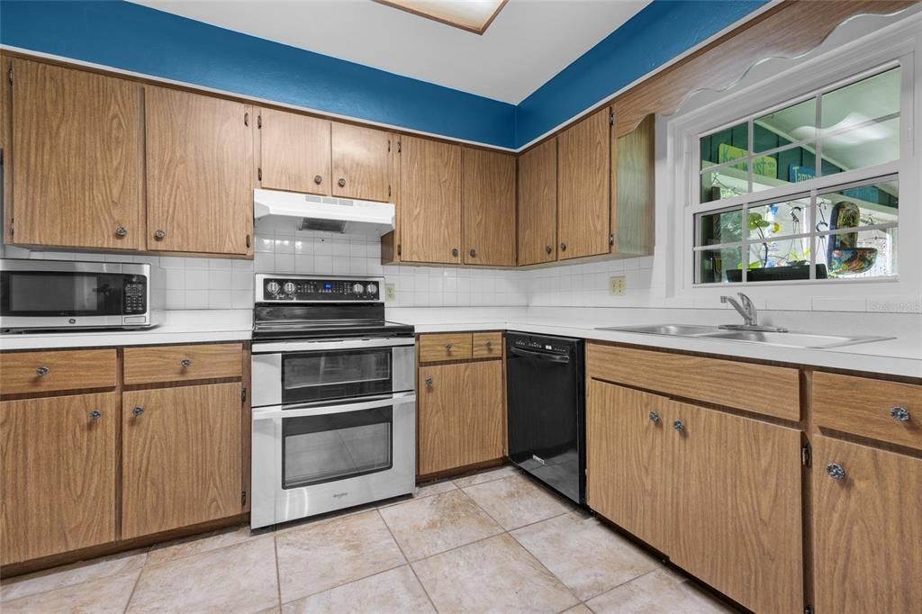 For Sale: $325,000 (3 beds, 2 baths, 1426 Square Feet)