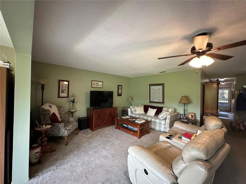 For Sale: $129,900 (2 beds, 2 baths, 1378 Square Feet)