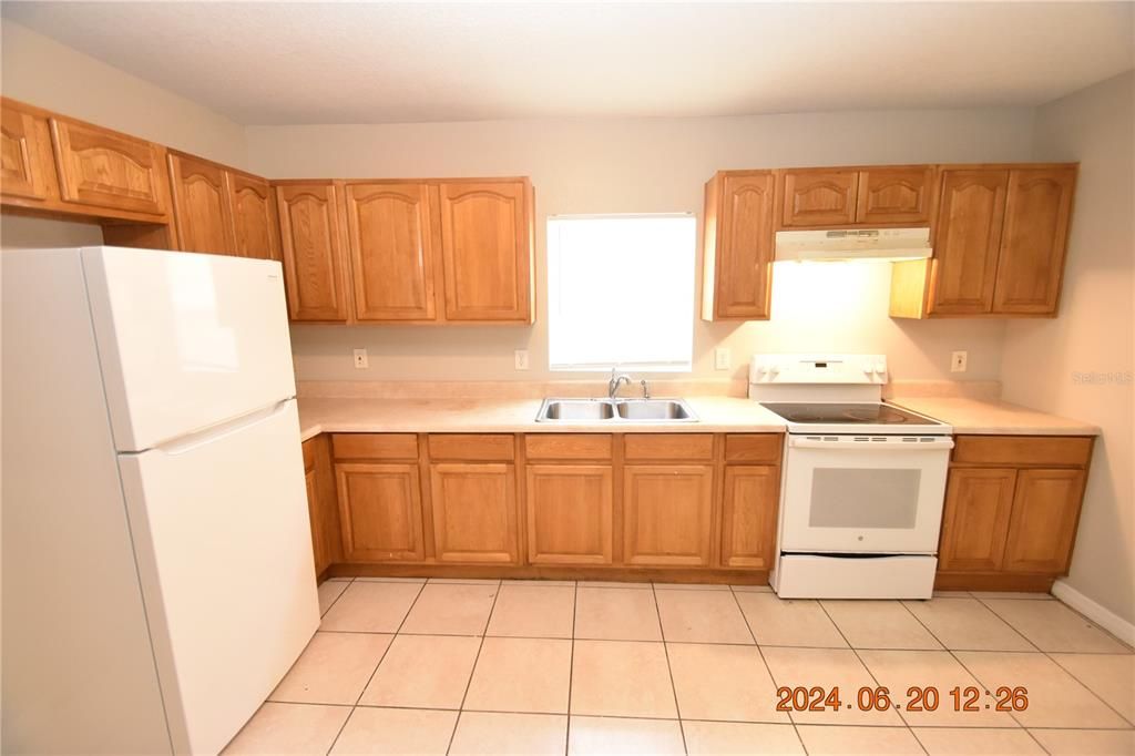 For Rent: $2,095 (4 beds, 2 baths, 1662 Square Feet)