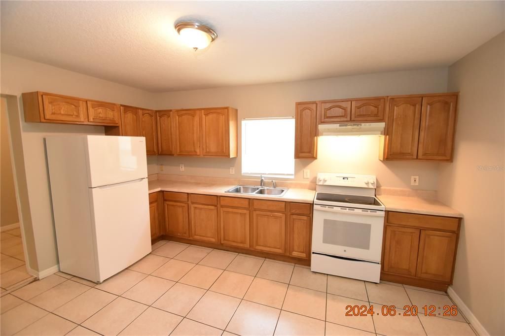 For Rent: $2,095 (4 beds, 2 baths, 1662 Square Feet)