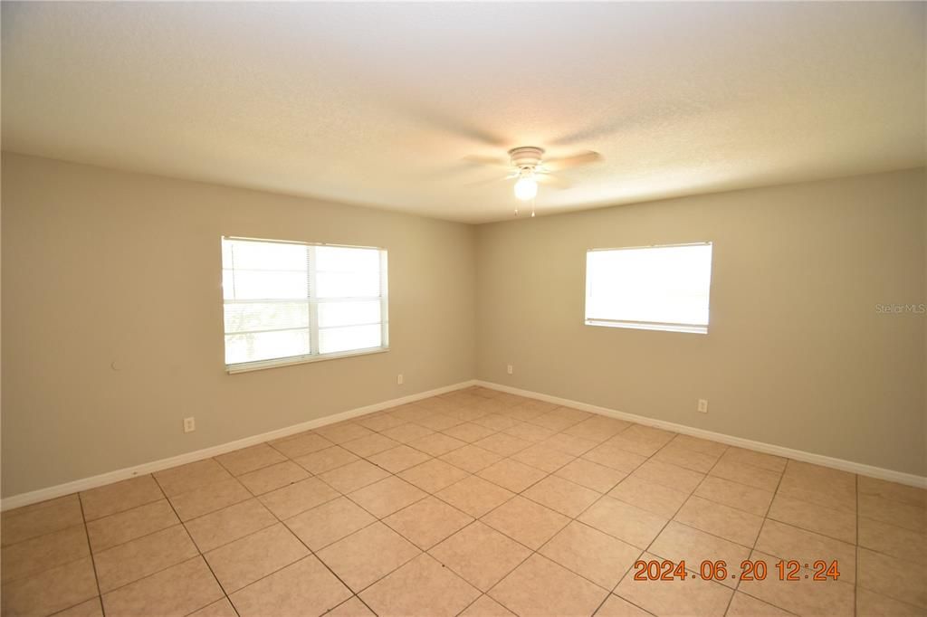 For Rent: $2,095 (4 beds, 2 baths, 1662 Square Feet)