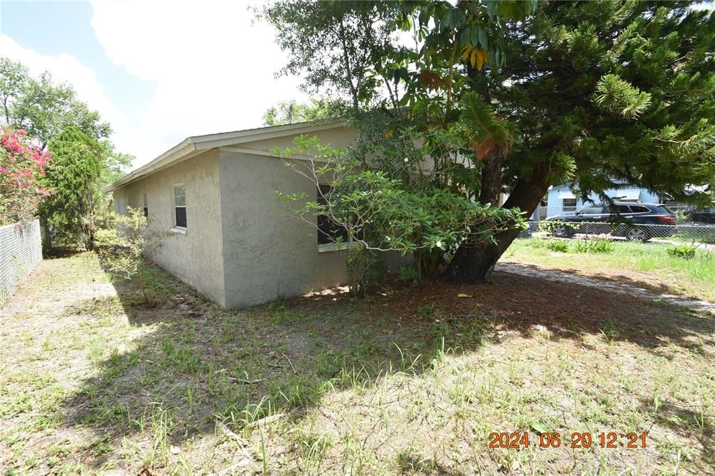 For Rent: $2,095 (4 beds, 2 baths, 1662 Square Feet)