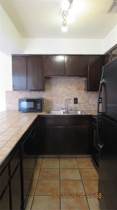 Activo con contrato: $249,000 (2 camas, 2 baños, 1088 Pies cuadrados)