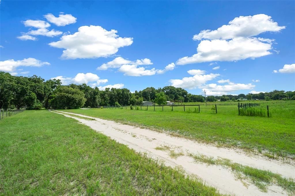 For Sale: $575,000 (3 beds, 2 baths, 1537 Square Feet)