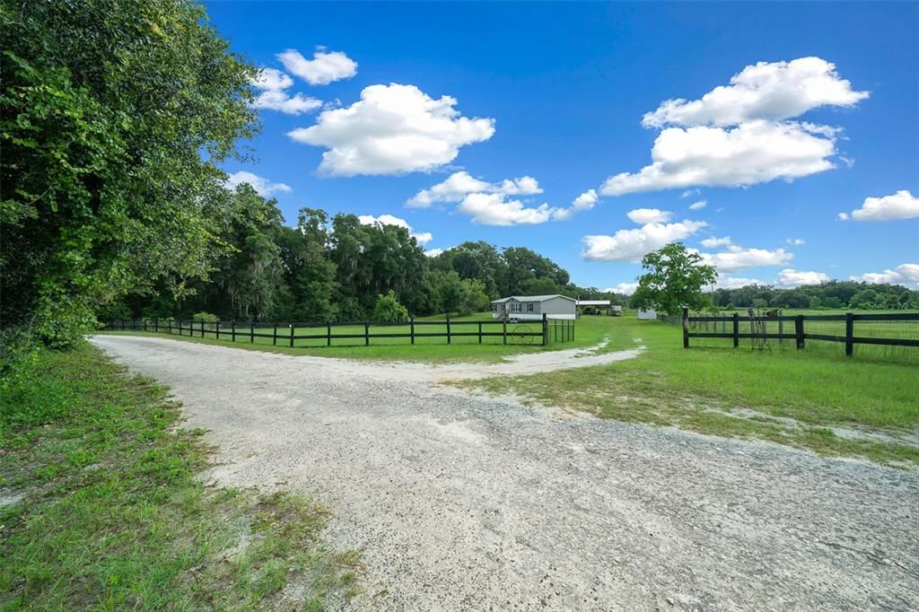 For Sale: $575,000 (3 beds, 2 baths, 1537 Square Feet)