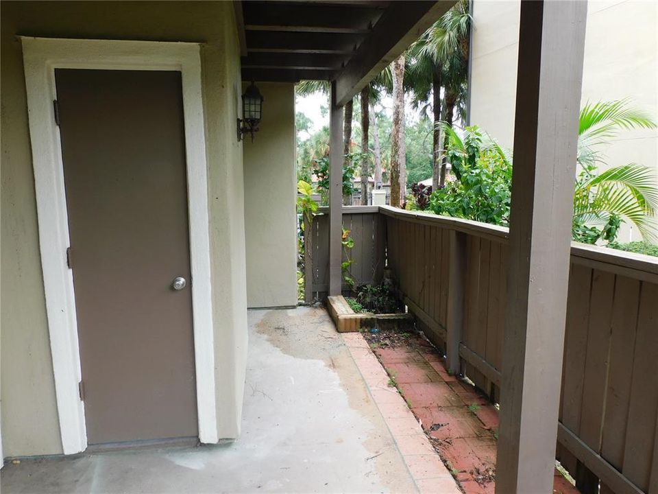 For Sale: $240,000 (2 beds, 2 baths, 1084 Square Feet)