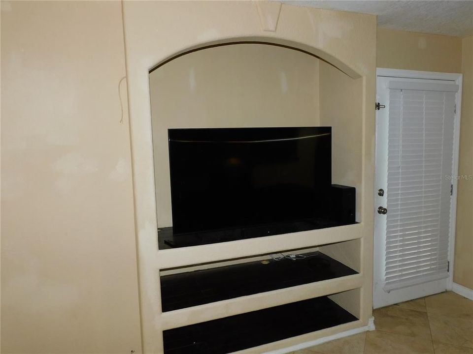 For Sale: $240,000 (2 beds, 2 baths, 1084 Square Feet)