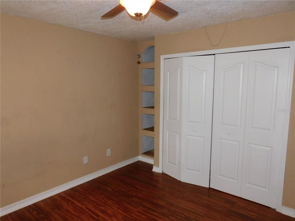 For Sale: $240,000 (2 beds, 2 baths, 1084 Square Feet)