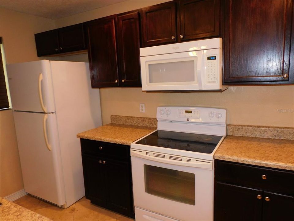 For Sale: $240,000 (2 beds, 2 baths, 1084 Square Feet)