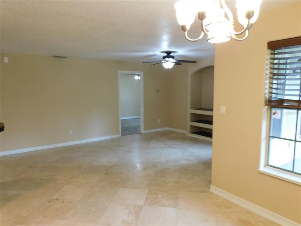 For Sale: $240,000 (2 beds, 2 baths, 1084 Square Feet)