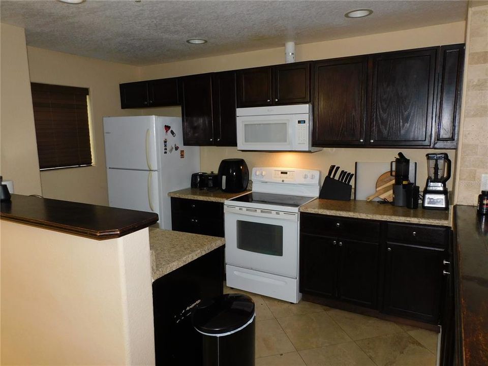 For Sale: $240,000 (2 beds, 2 baths, 1084 Square Feet)