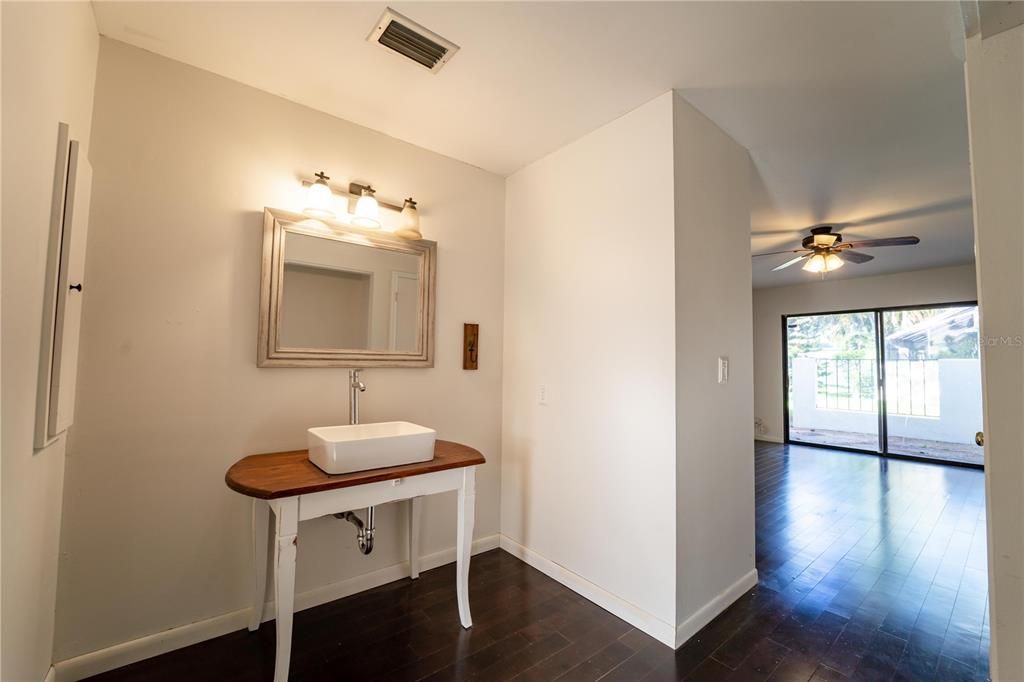 For Sale: $308,900 (2 beds, 2 baths, 1233 Square Feet)