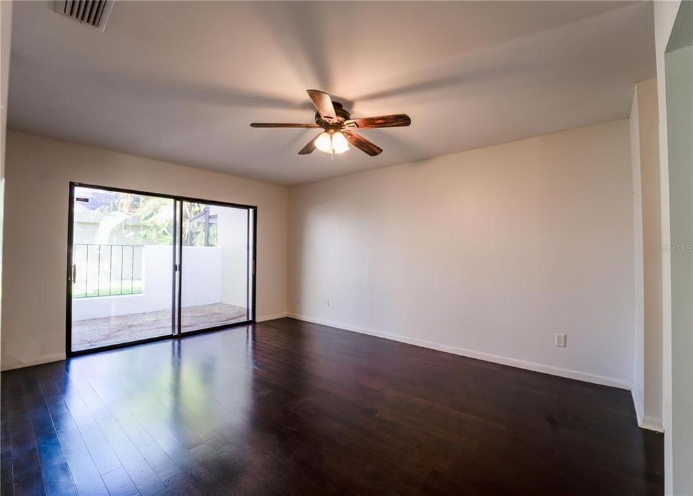 For Sale: $308,900 (2 beds, 2 baths, 1233 Square Feet)