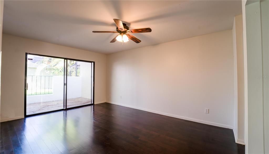 For Sale: $308,900 (2 beds, 2 baths, 1233 Square Feet)