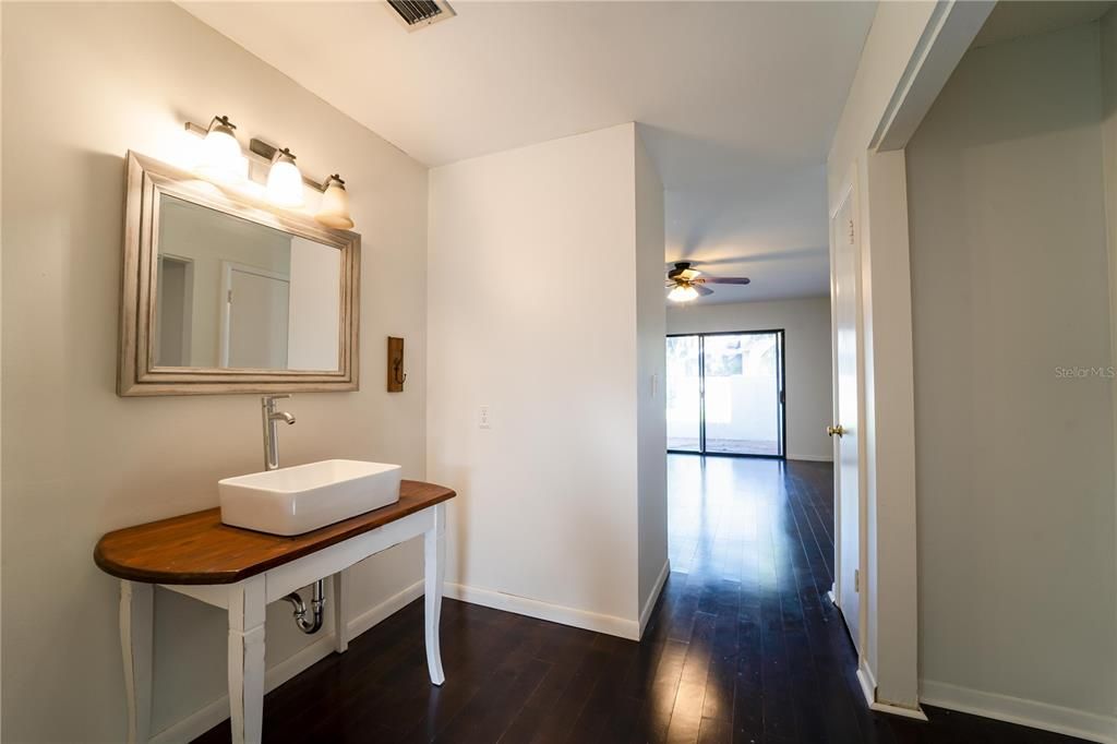 For Sale: $308,900 (2 beds, 2 baths, 1233 Square Feet)