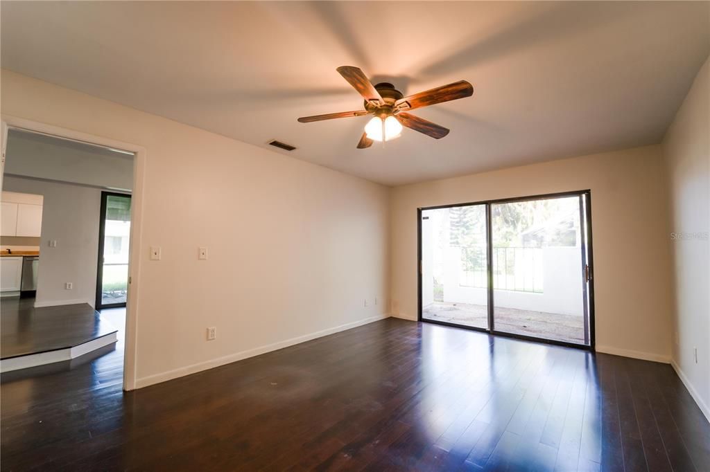 For Sale: $308,900 (2 beds, 2 baths, 1233 Square Feet)