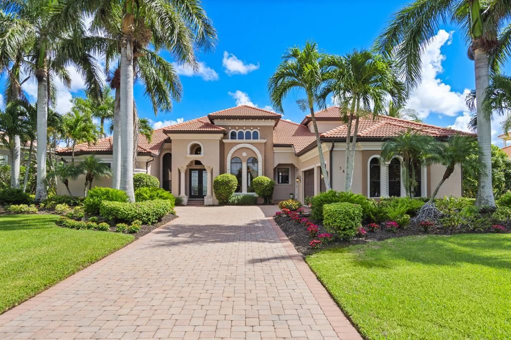 Recently Sold: $2,399,000 (4 beds, 4 baths, 4296 Square Feet)