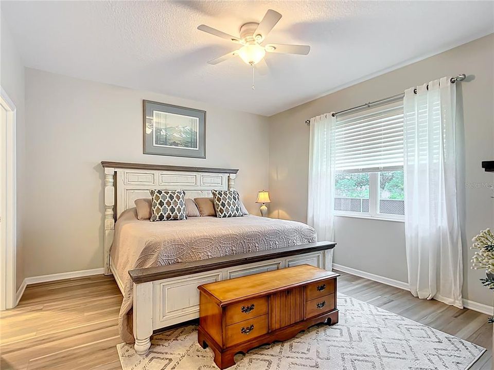 For Sale: $339,900 (2 beds, 2 baths, 1469 Square Feet)