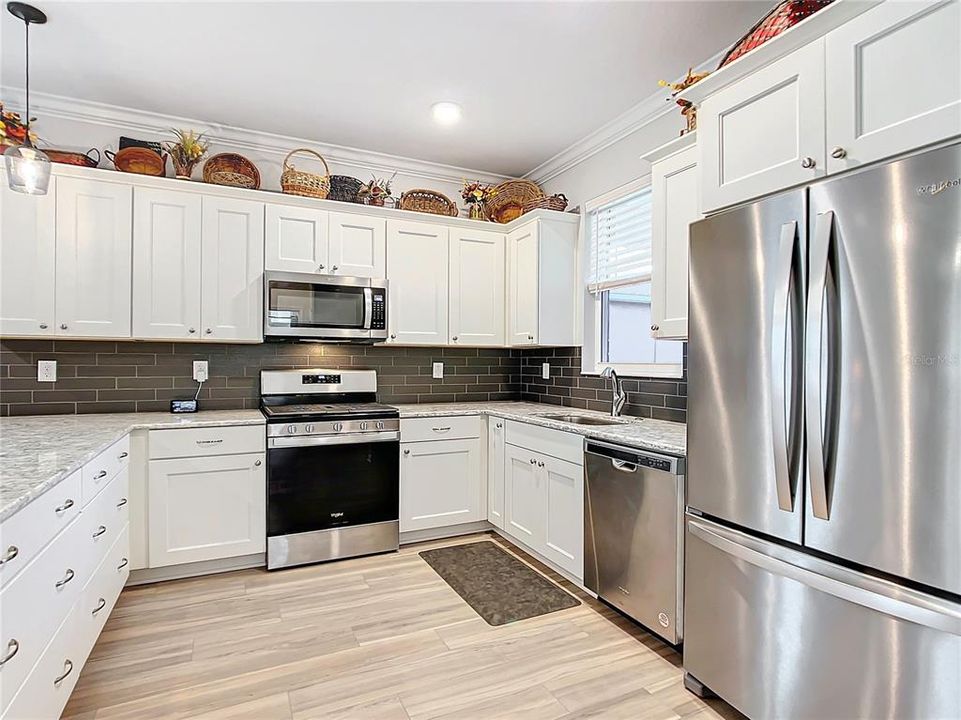 For Sale: $339,900 (2 beds, 2 baths, 1469 Square Feet)