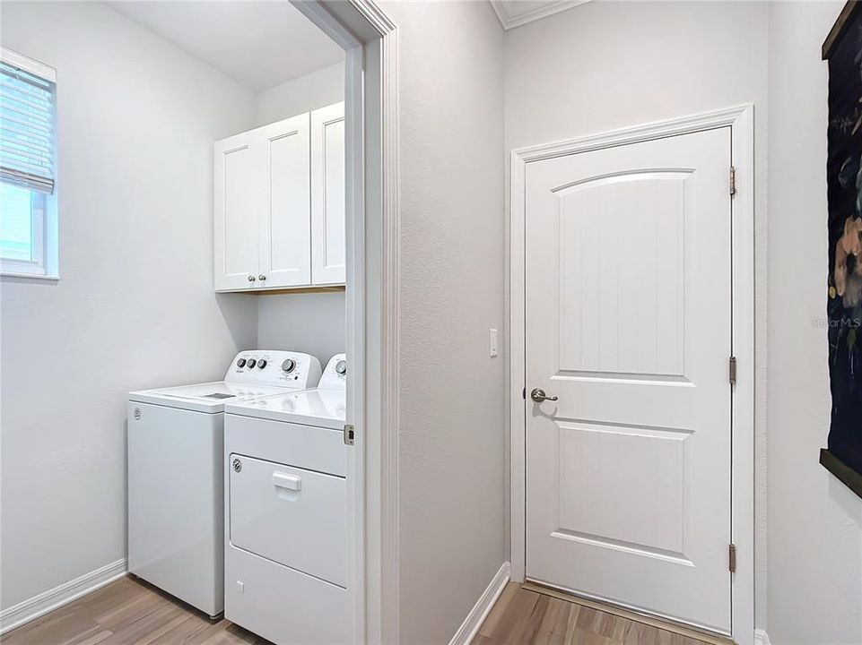 For Sale: $339,900 (2 beds, 2 baths, 1469 Square Feet)