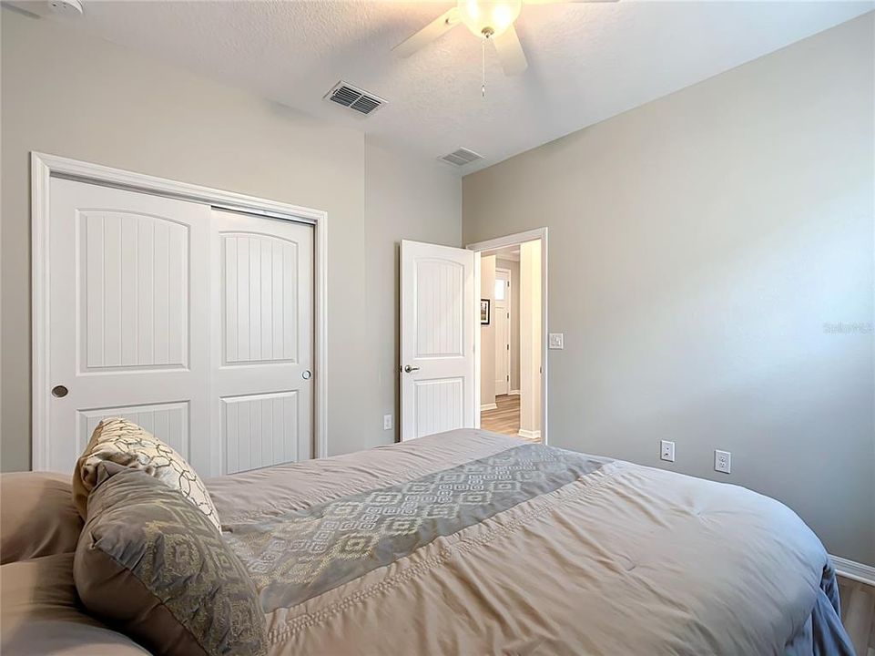 For Sale: $339,900 (2 beds, 2 baths, 1469 Square Feet)