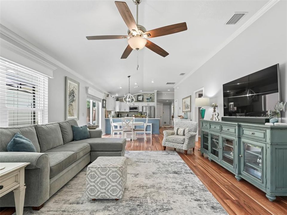 For Sale: $474,900 (3 beds, 2 baths, 1424 Square Feet)