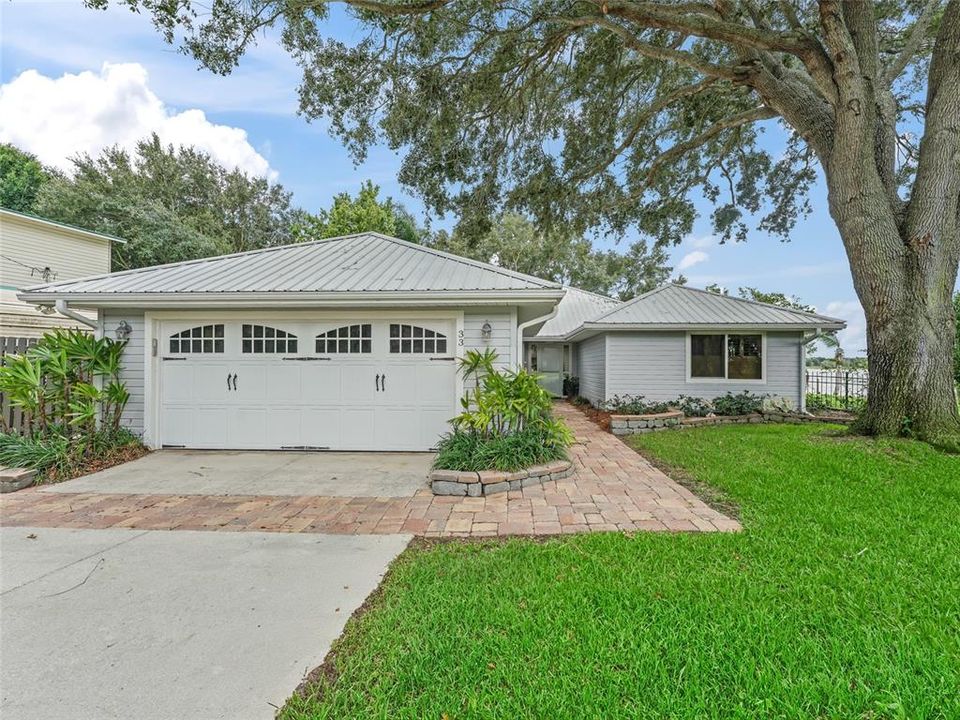 For Sale: $880,000 (3 beds, 2 baths, 2215 Square Feet)