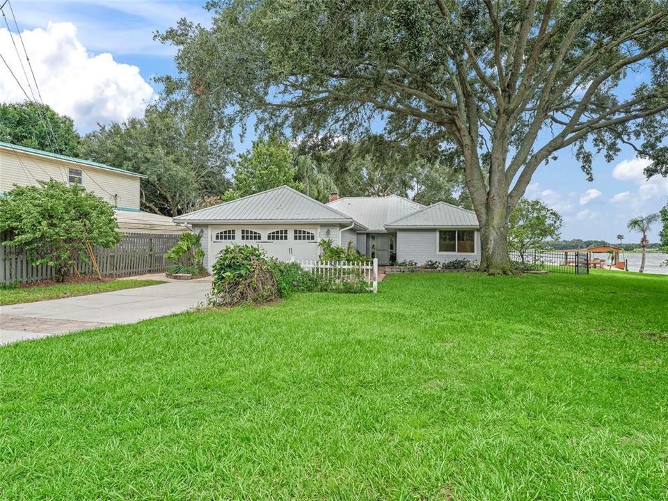 For Sale: $880,000 (3 beds, 2 baths, 2215 Square Feet)