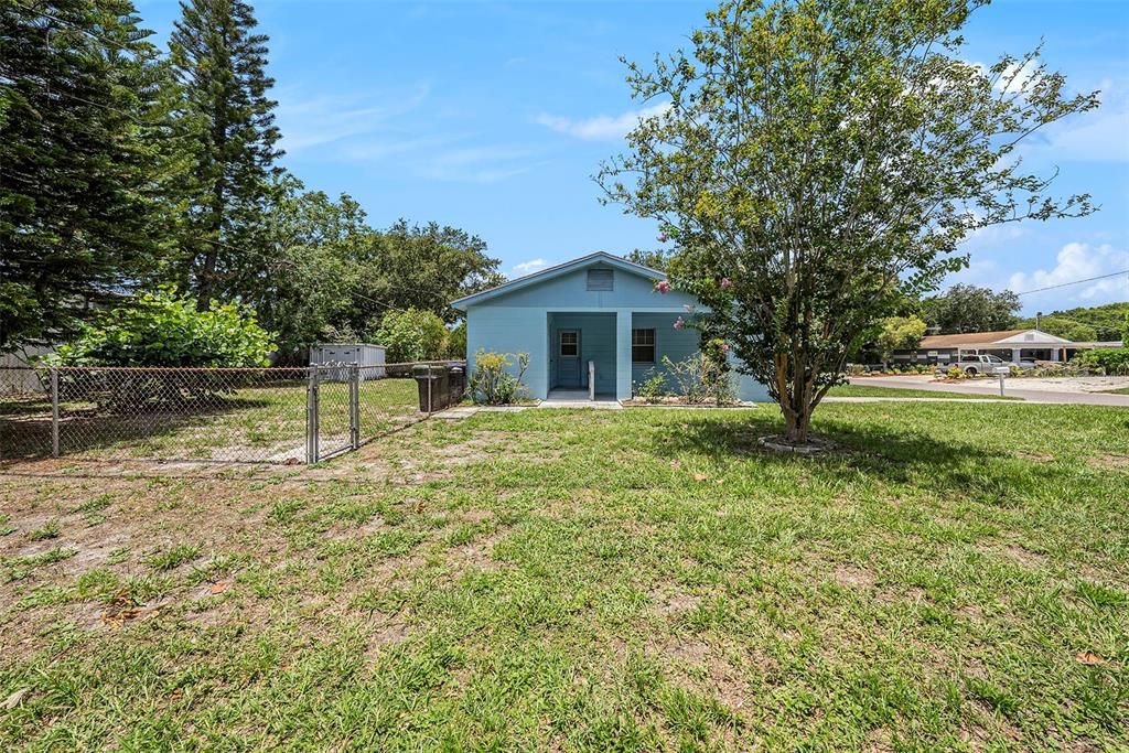 For Sale: $325,000 (3 beds, 1 baths, 850 Square Feet)