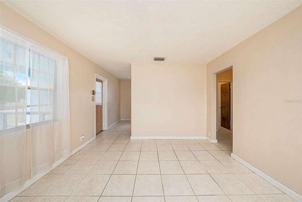 For Sale: $325,000 (3 beds, 1 baths, 850 Square Feet)