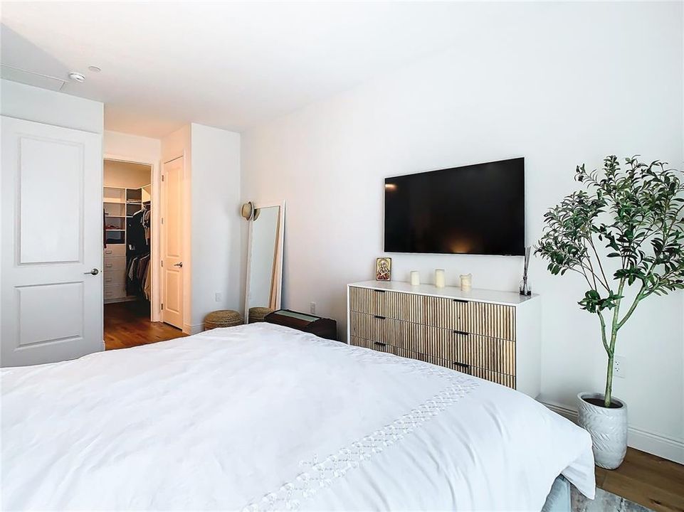 For Sale: $700,000 (2 beds, 2 baths, 1405 Square Feet)