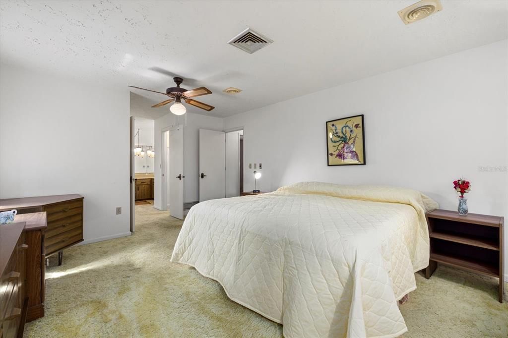 Recently Sold: $400,000 (3 beds, 2 baths, 1705 Square Feet)