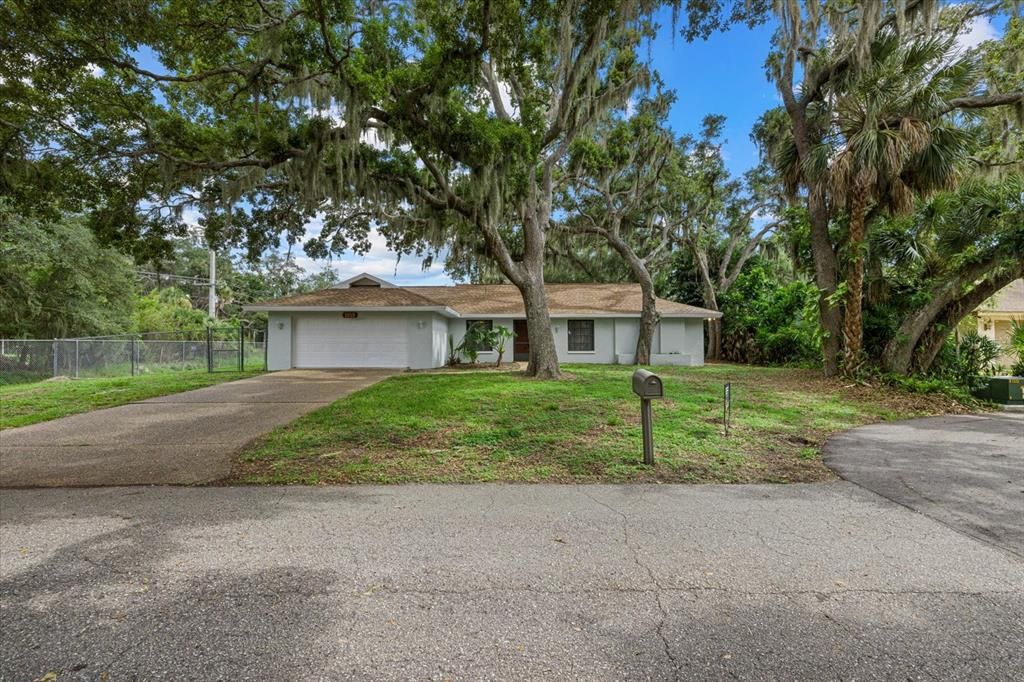 Recently Sold: $400,000 (3 beds, 2 baths, 1705 Square Feet)