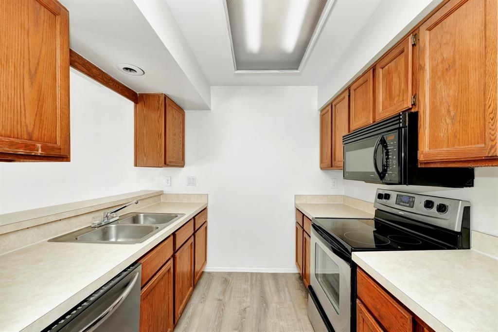 Active With Contract: $1,750 (2 beds, 2 baths, 1266 Square Feet)