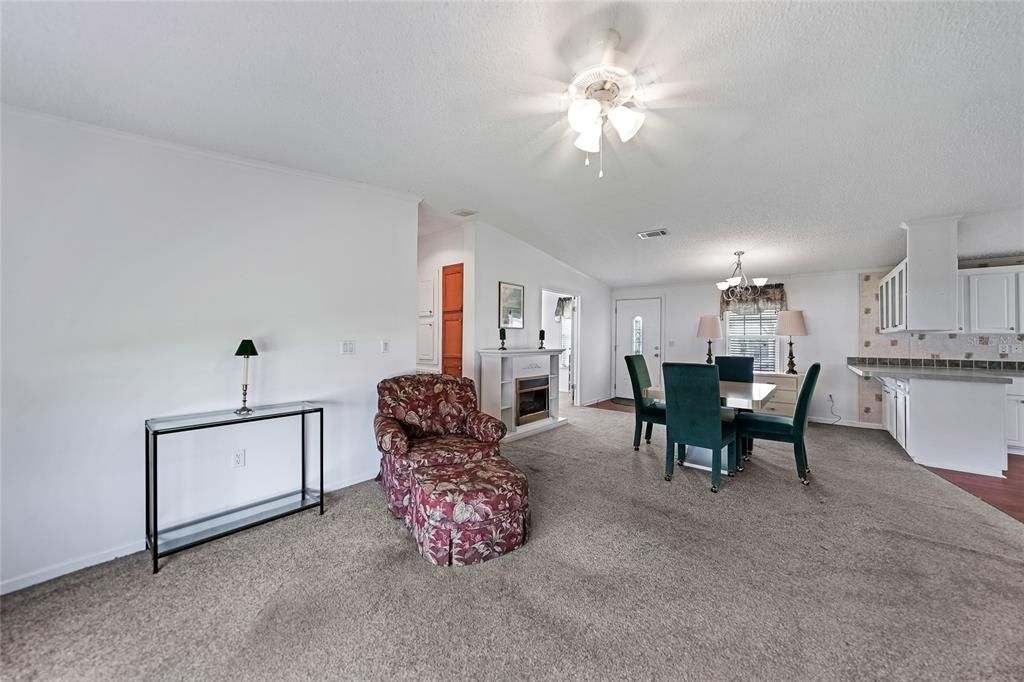 Active With Contract: $175,000 (2 beds, 2 baths, 1512 Square Feet)