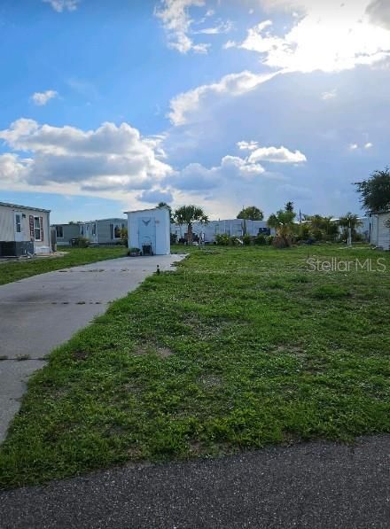 На продажу: $41,000 (0.11 acres)