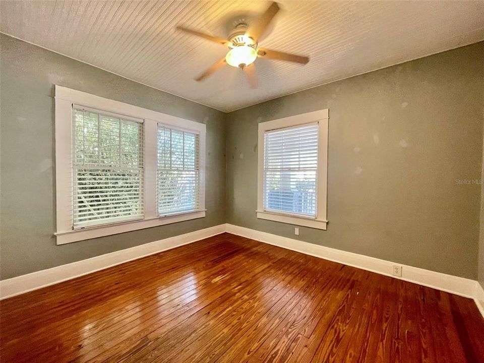 For Rent: $2,300 (3 beds, 1 baths, 1697 Square Feet)