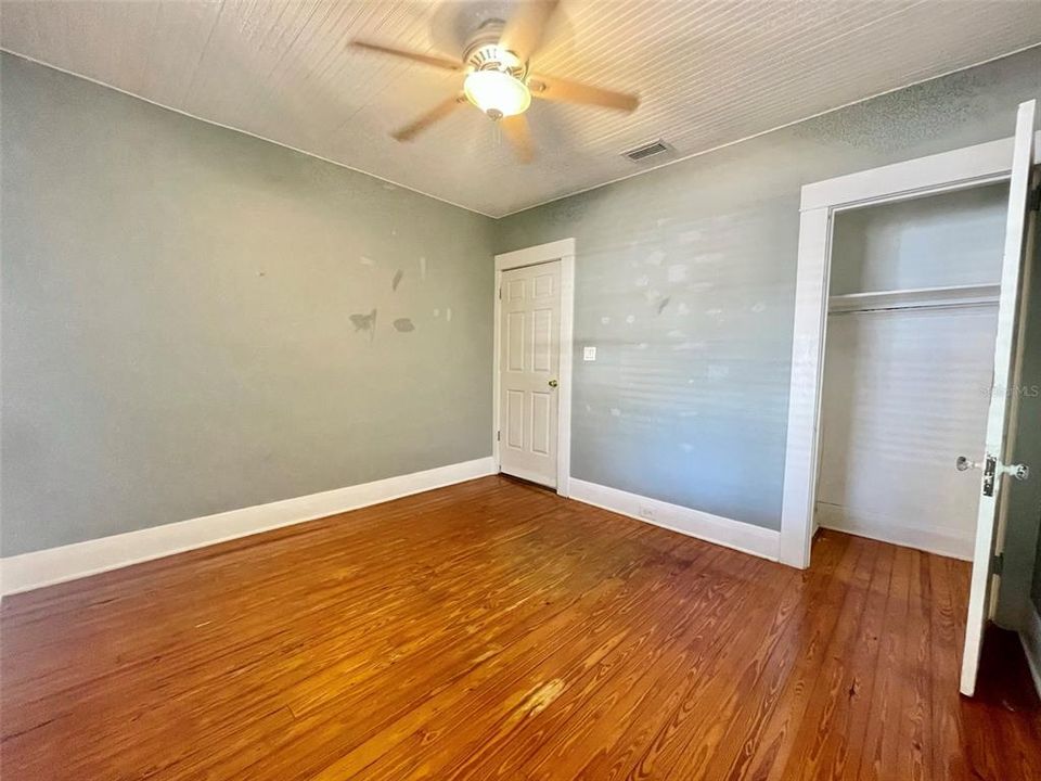 For Rent: $2,300 (3 beds, 1 baths, 1697 Square Feet)