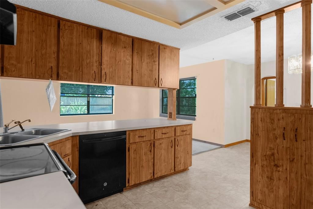 For Sale: $249,900 (2 beds, 2 baths, 1462 Square Feet)