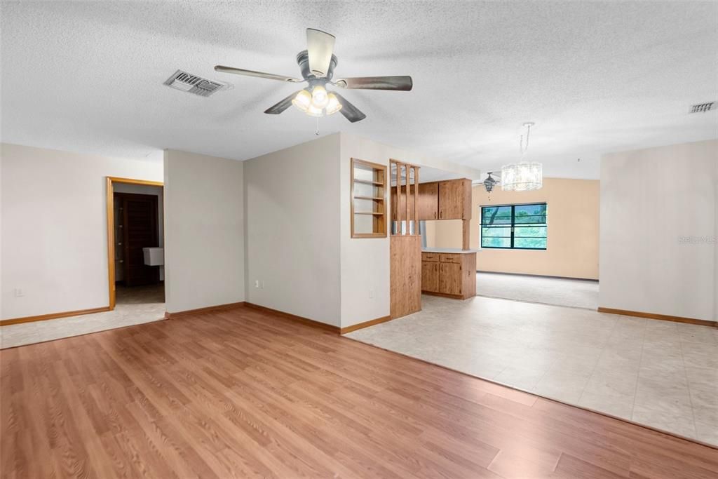 For Sale: $249,900 (2 beds, 2 baths, 1462 Square Feet)