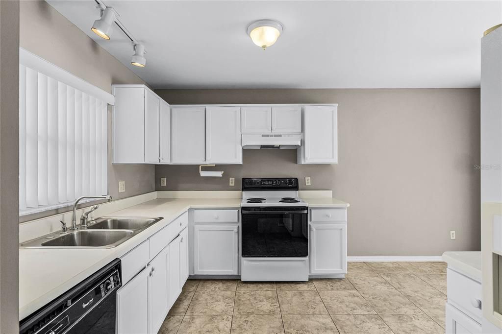 For Sale: $349,950 (3 beds, 2 baths, 1377 Square Feet)