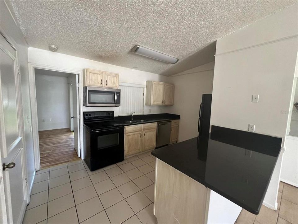 For Rent: $1,800 (3 beds, 2 baths, 1124 Square Feet)