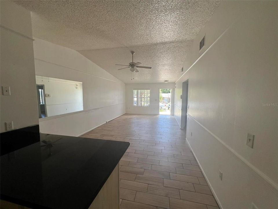 For Rent: $1,800 (3 beds, 2 baths, 1124 Square Feet)