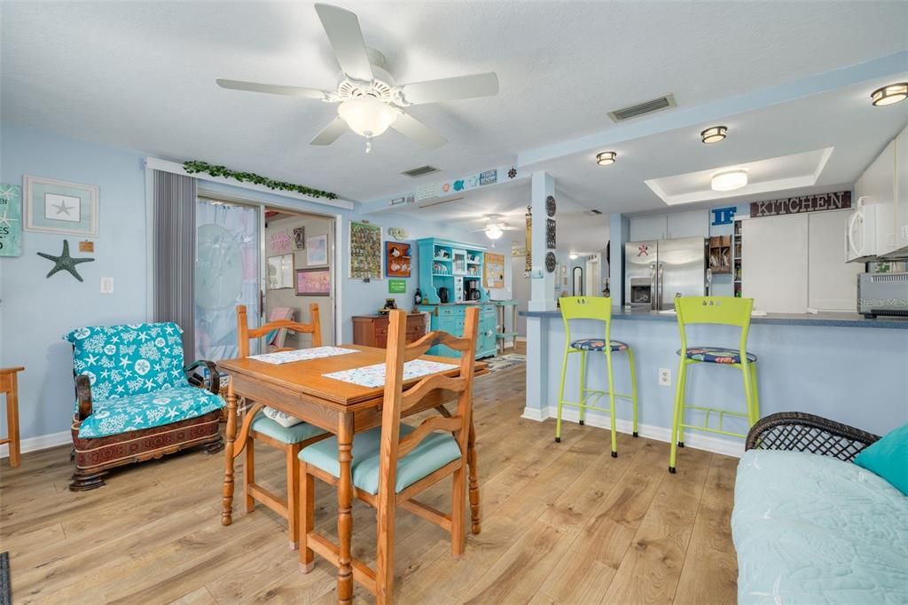 breakfast bar and dining area