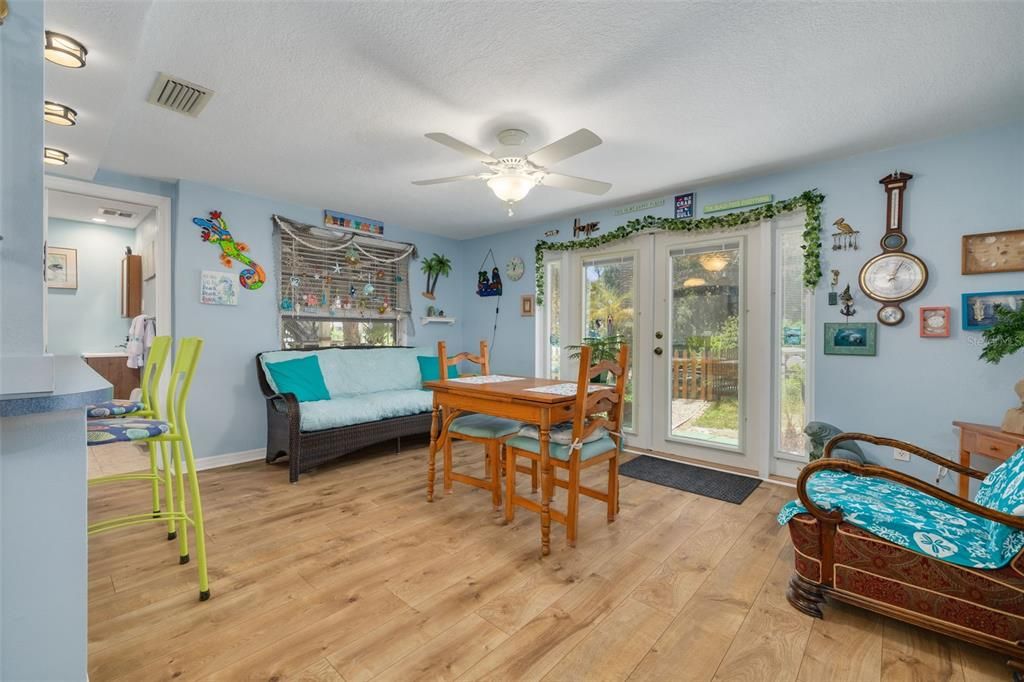 breakfast bar and dining area