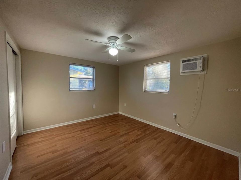 For Rent: $1,450 (2 beds, 1 baths, 888 Square Feet)