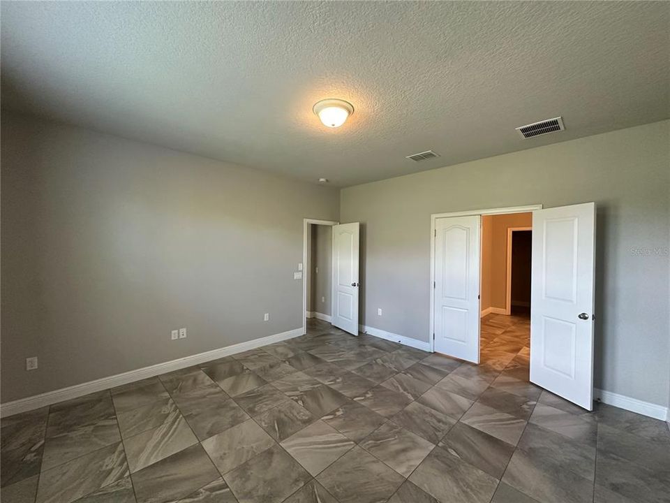 For Rent: $2,700 (3 beds, 2 baths, 2041 Square Feet)