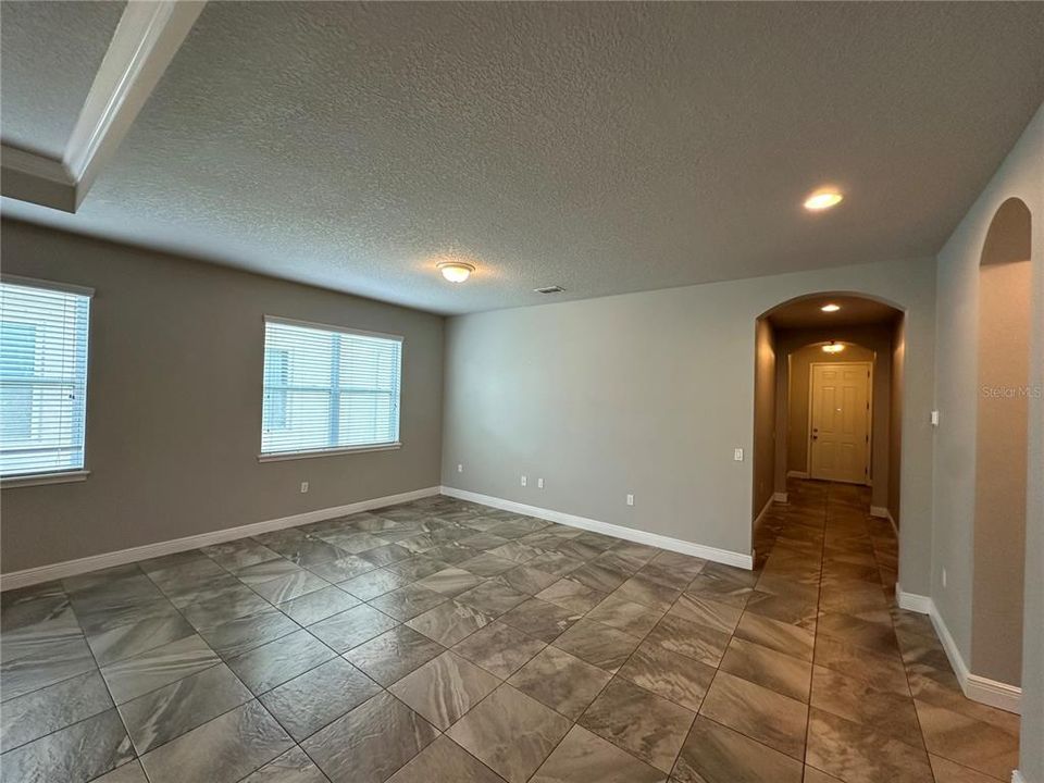 For Rent: $2,700 (3 beds, 2 baths, 2041 Square Feet)