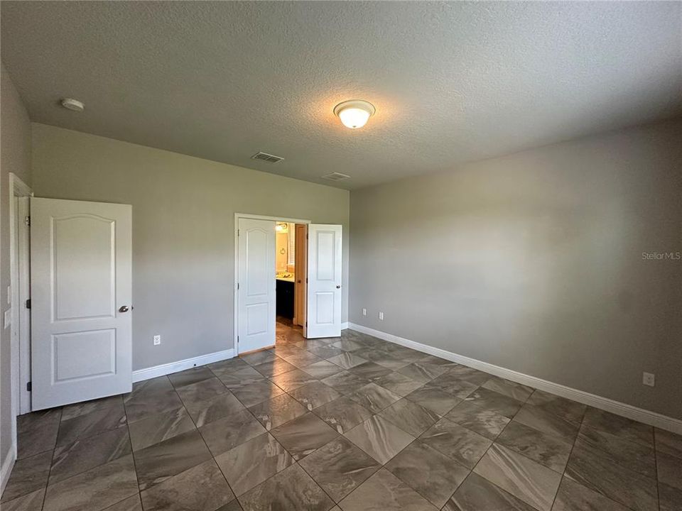 For Rent: $2,700 (3 beds, 2 baths, 2041 Square Feet)