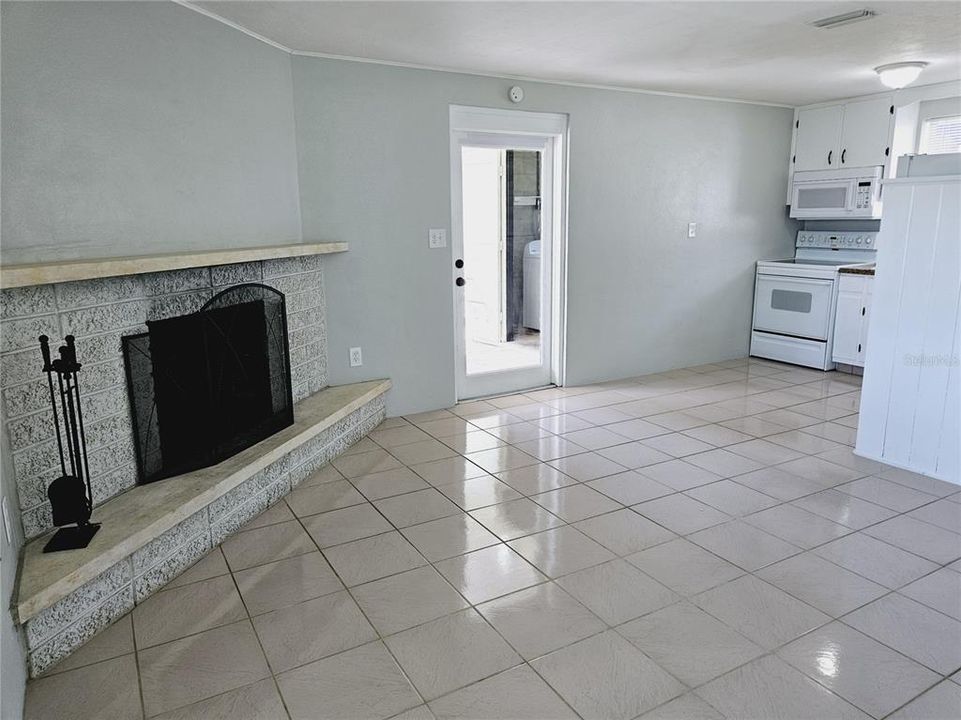 For Rent: $2,000 (2 beds, 1 baths, 660 Square Feet)